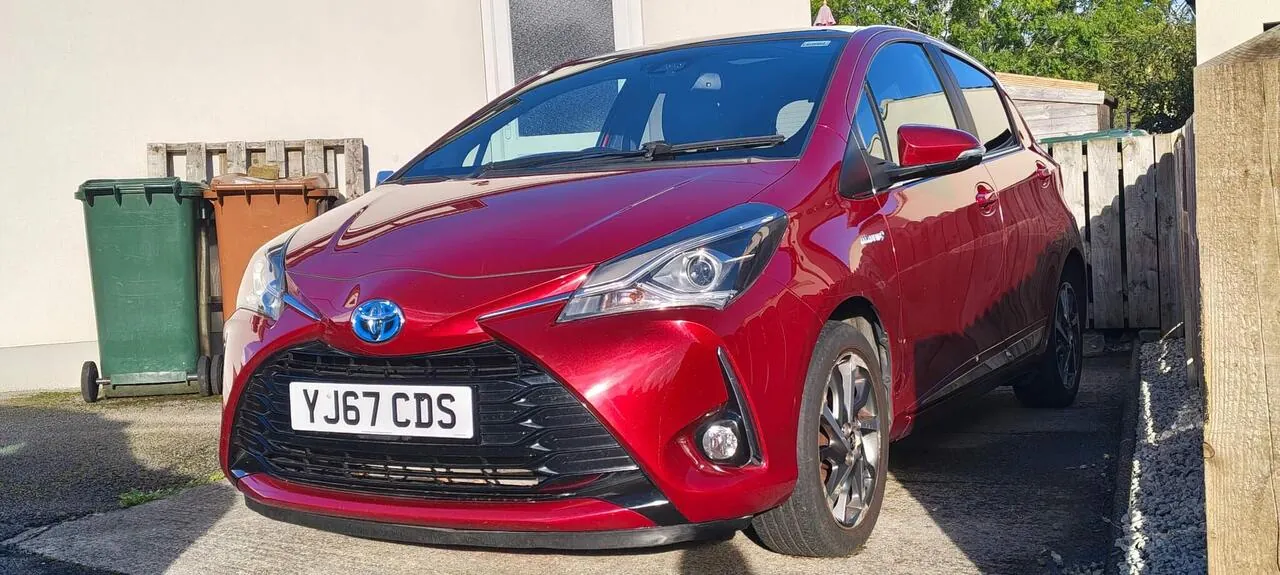 Toyota Yaris 2018 photo 2