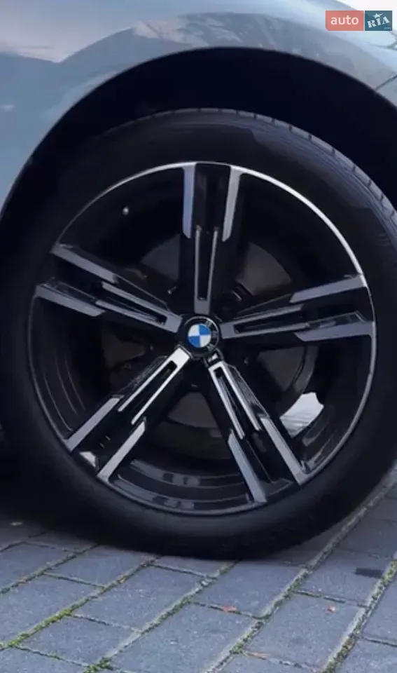 BMW 3 Series 2024 photo 3