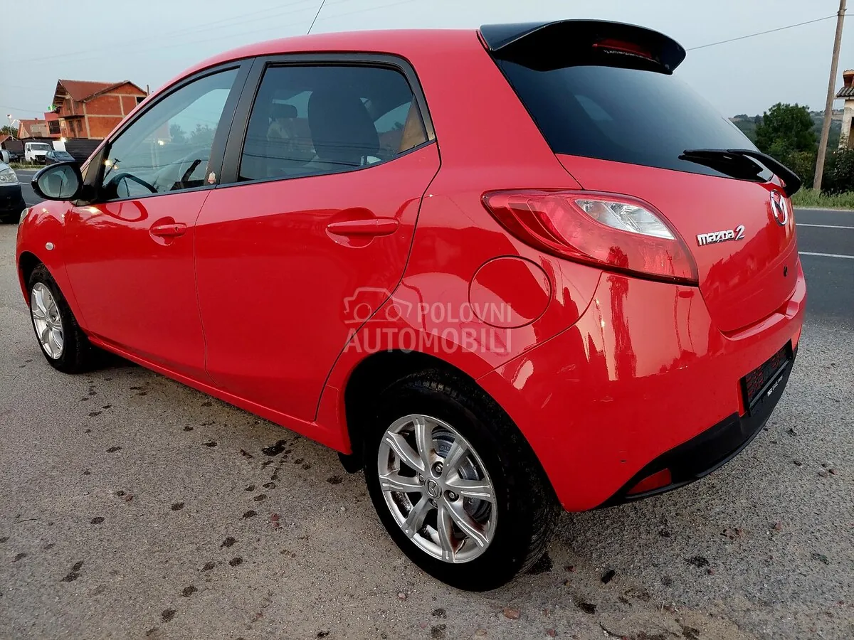 Mazda 2 2014 photo 3