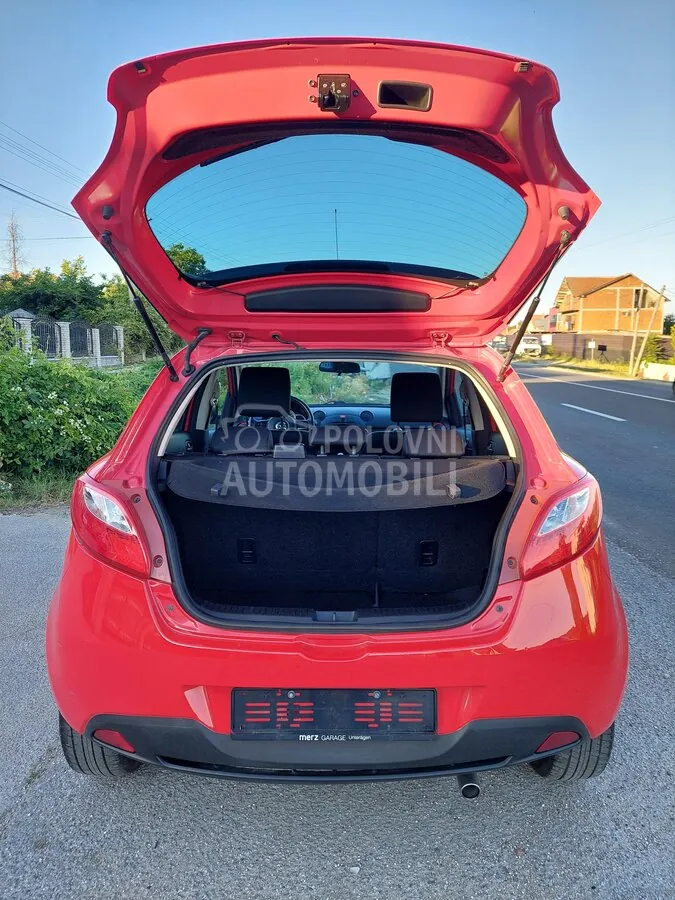 Mazda 2 2014 photo 5