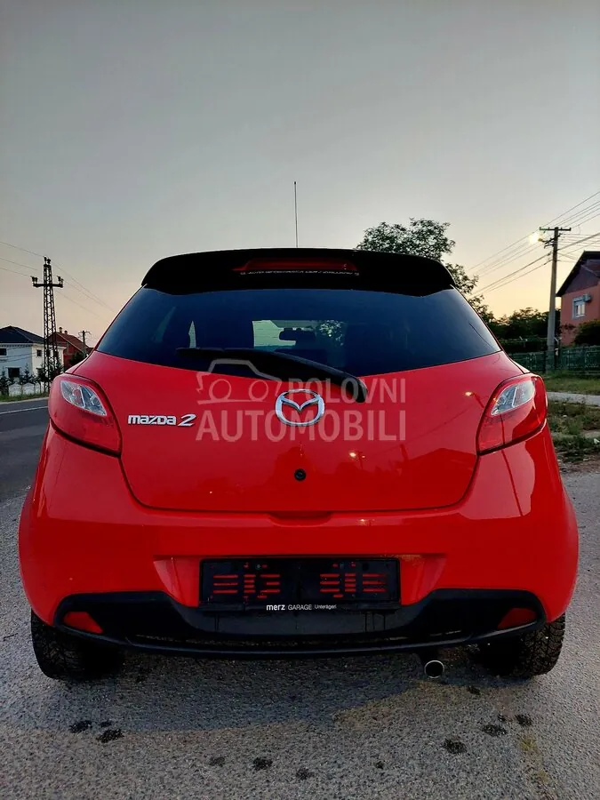 Mazda 2 2014 photo 4