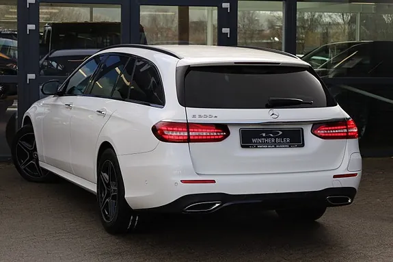 Mercedes-Benz E300 E 2022 photo 3