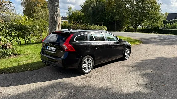 Volvo V60 2011 photo 2