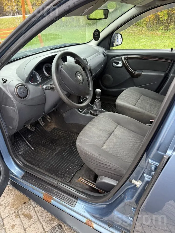 Dacia Duster 2010 photo 5