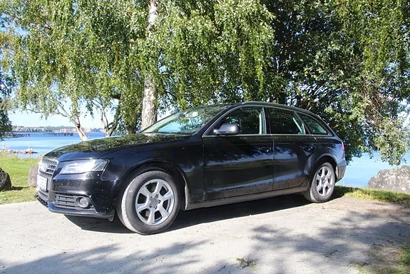 Audi A4 2012 photo 2