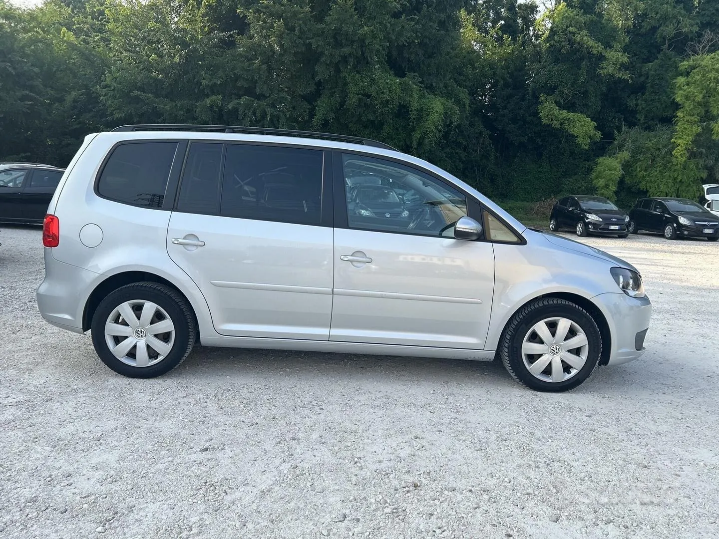 Volkswagen Touran 2011 photo 4