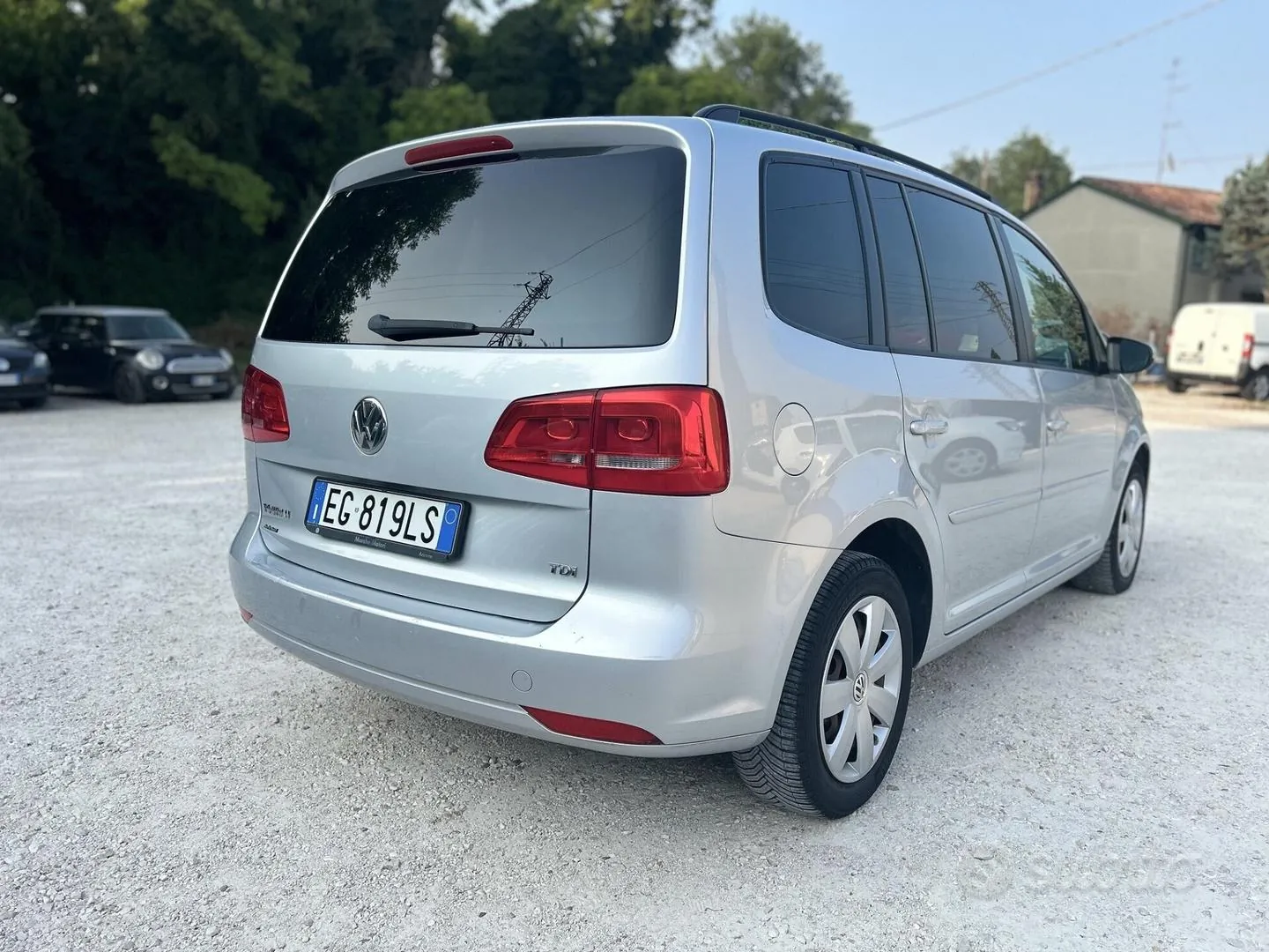 Volkswagen Touran 2011 photo 5
