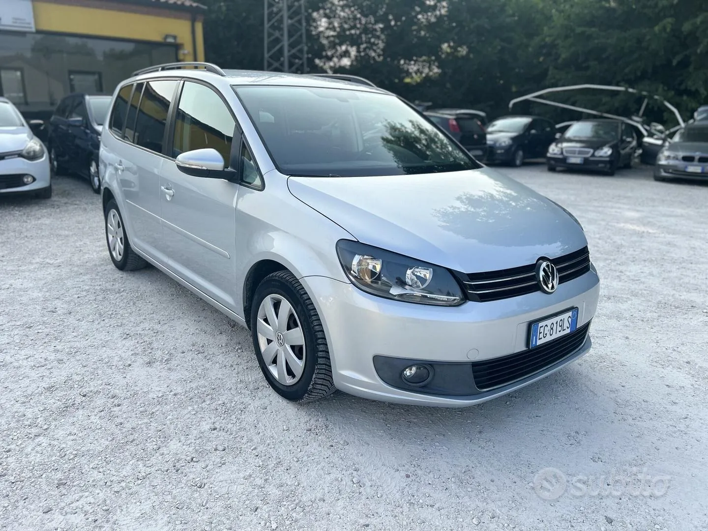 Volkswagen Touran 2011 photo 3
