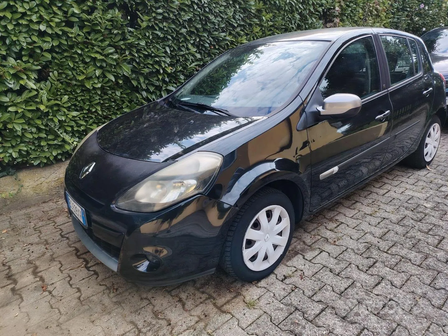 Renault Clio 2010 photo 2