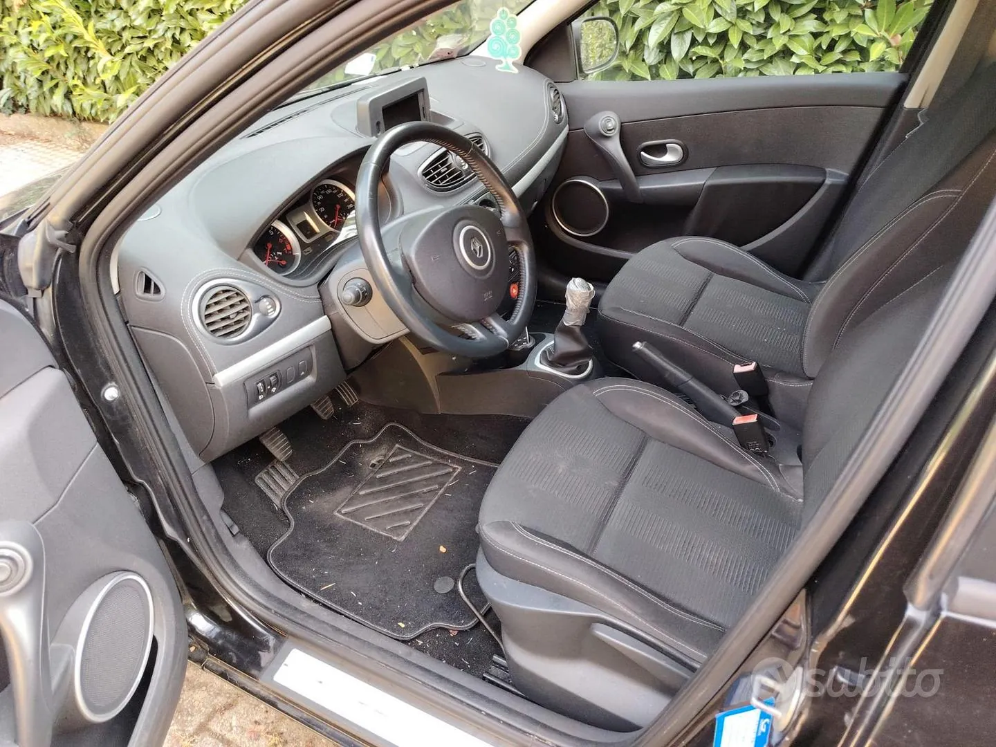 Renault Clio 2010 photo 5