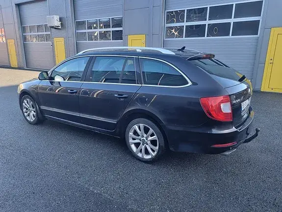 Skoda Superb 2013 photo 3