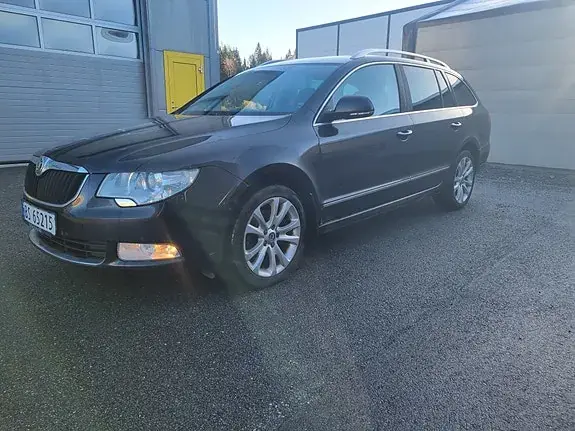 Skoda Superb 2013 photo 2