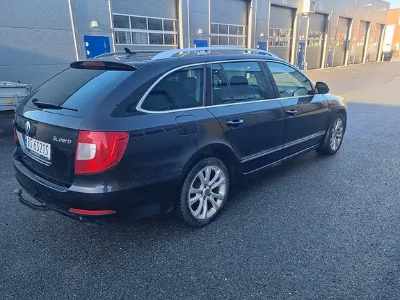 Skoda Superb 2013 photo 5