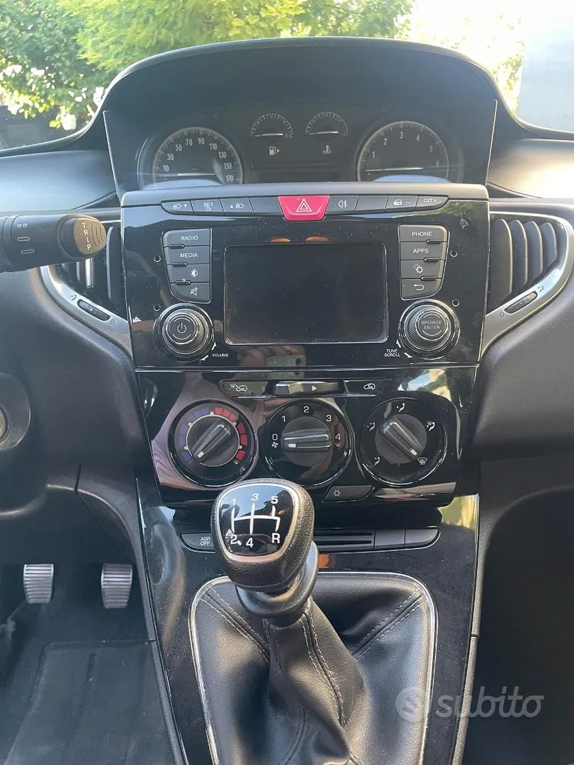 Lancia Ypsilon 2016 photo 3