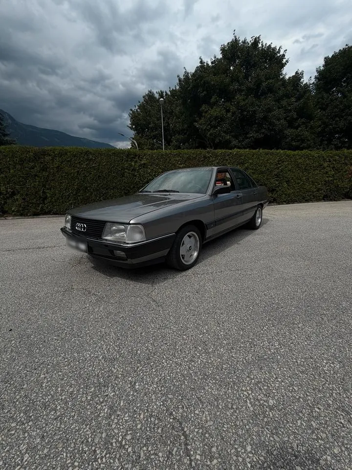 Audi 100 C3