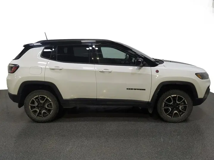 Jeep Compass 2025 photo 2