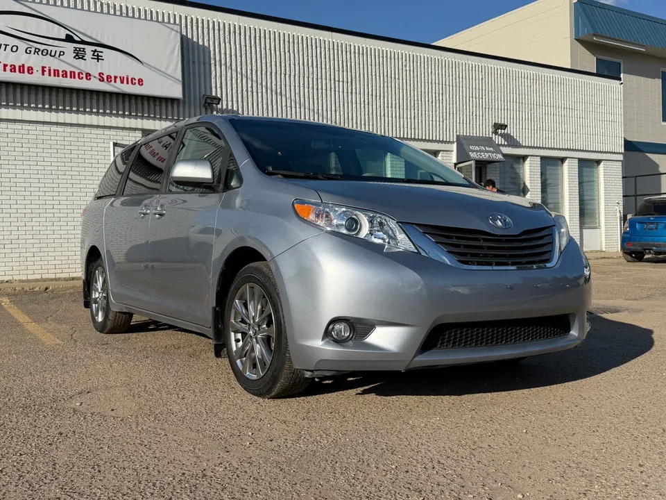 Toyota Sienna 2011 photo 3