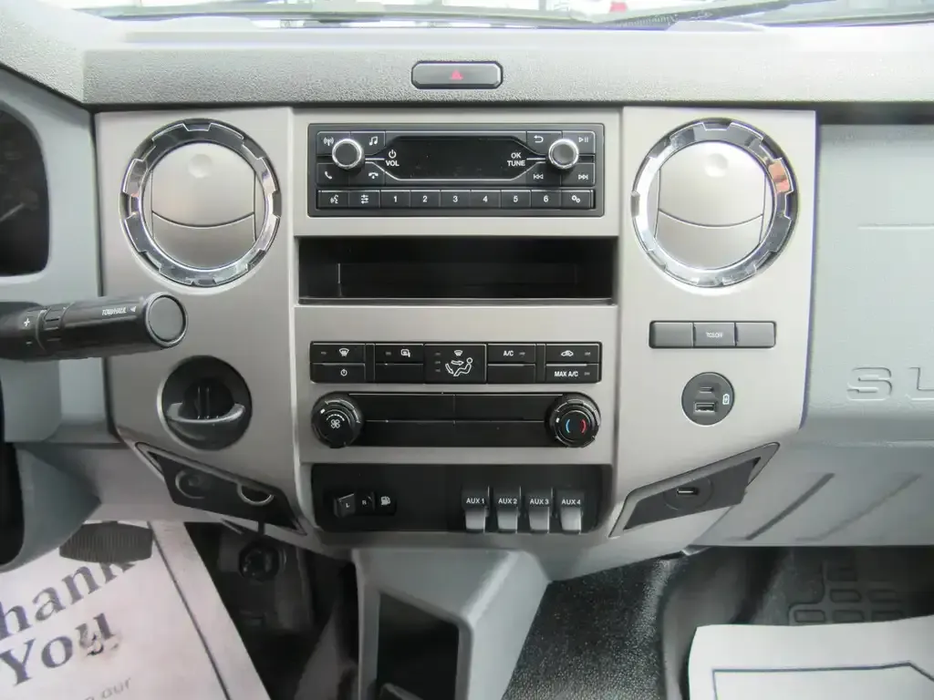 Ford F-750 Super Duty 2025 photo 4