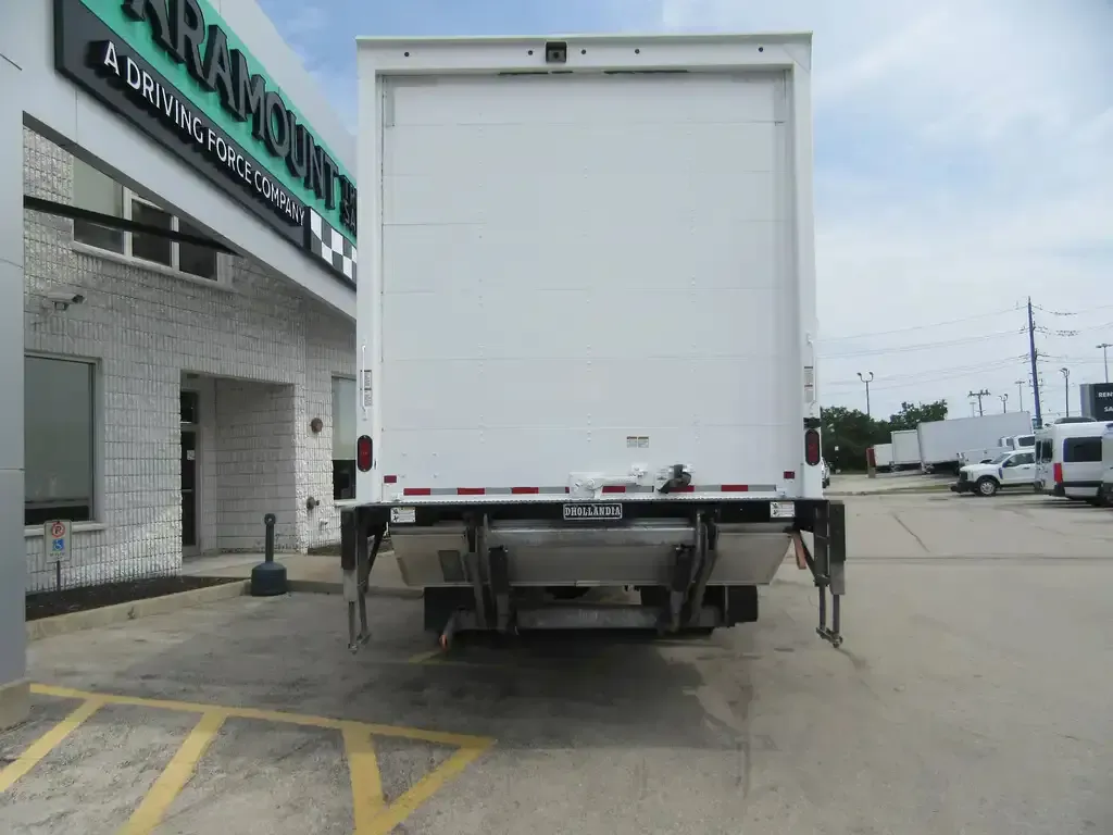 Ford F-750 Super Duty 2025 photo 2