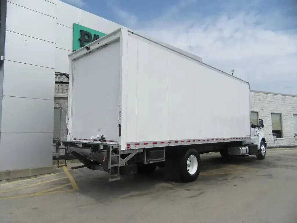 Ford F-750 Super Duty 2025 photo 5