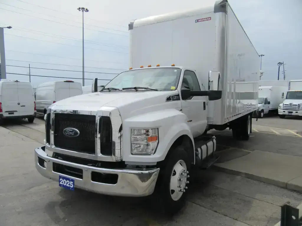 Ford F-750 Super Duty 2025 photo 3