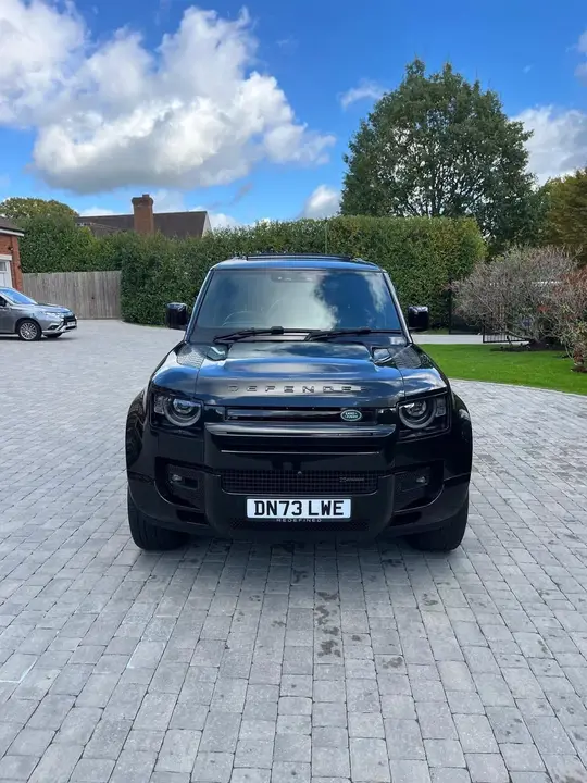 Land Rover Defender 110 2023 photo 3