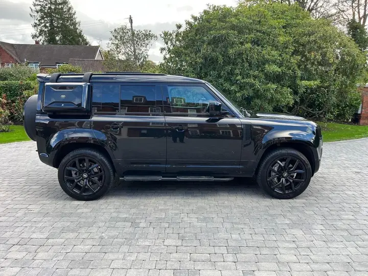 Land Rover Defender 110