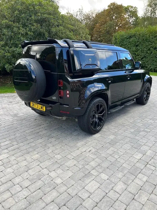 Land Rover Defender 110 2023 photo 5