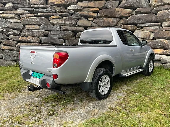 Mitsubishi L200 2013 photo 2