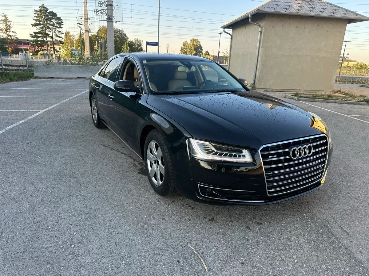 Audi A8 2015 photo 2
