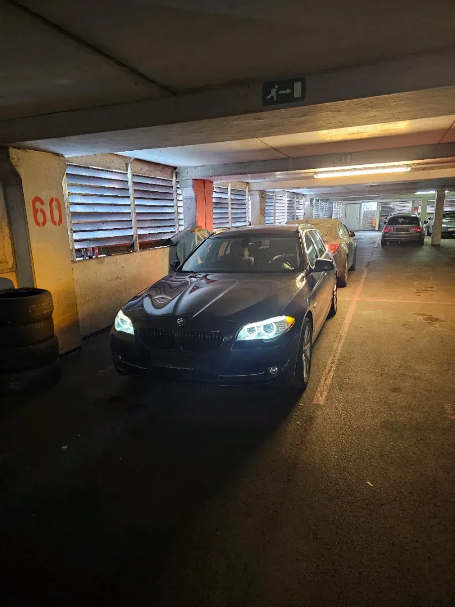 BMW 5 Series 2011 photo 2