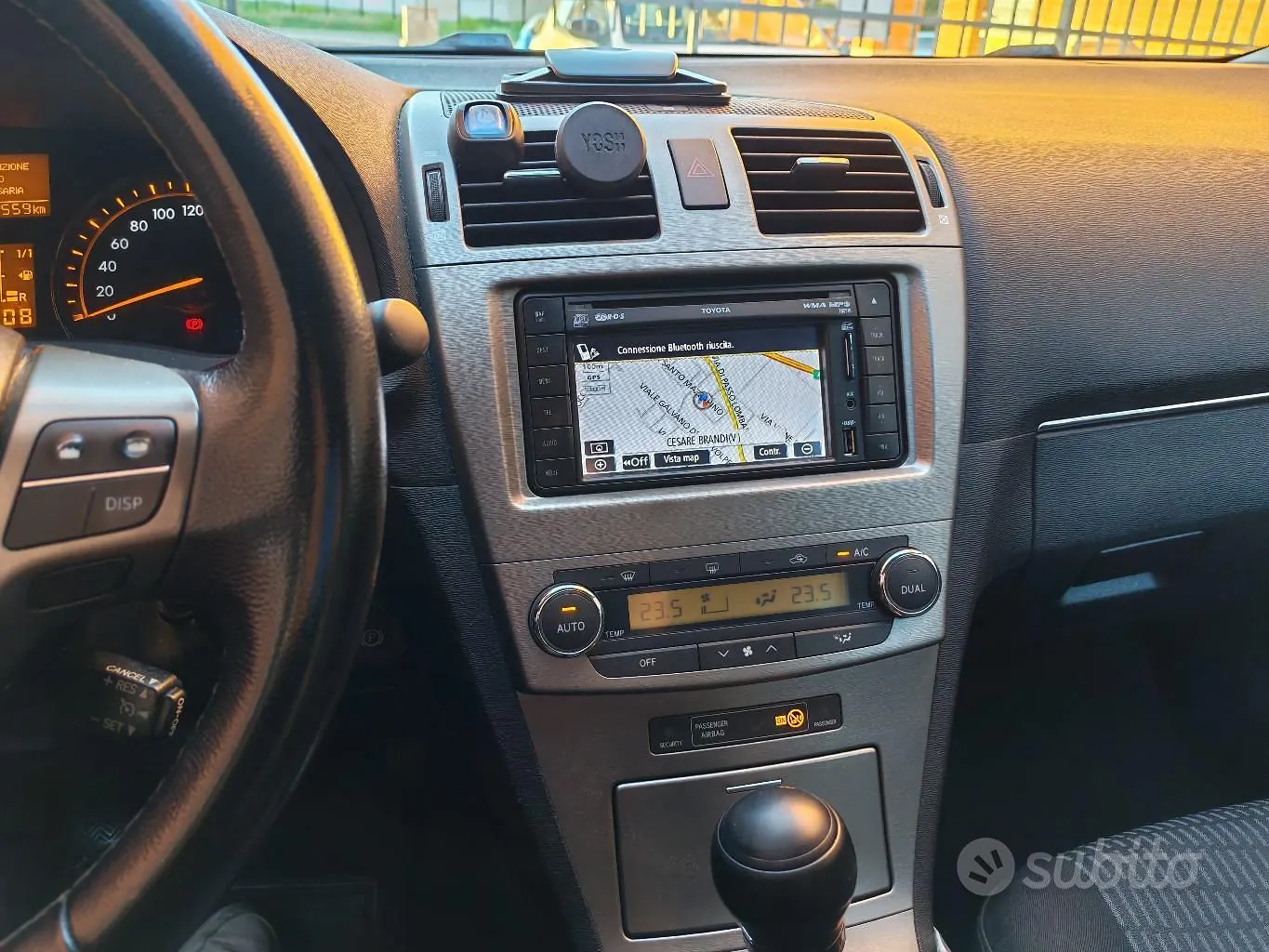 Toyota Avensis 2011 photo 2