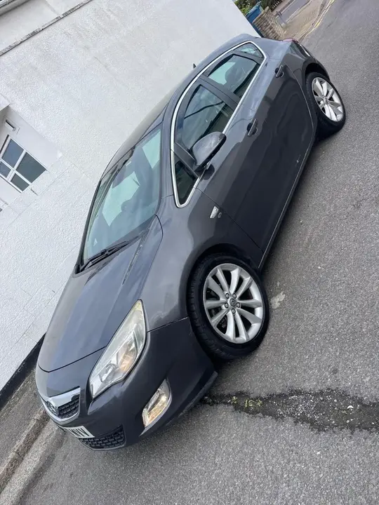 Vauxhall Astra 2010 photo 4