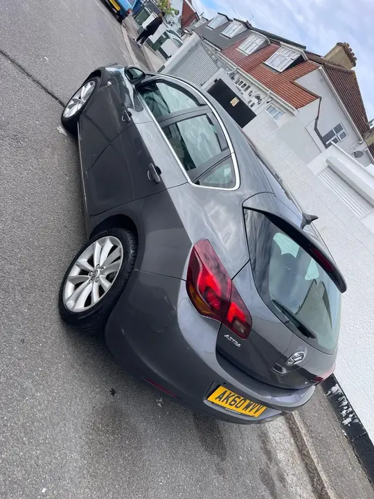 Vauxhall Astra 2010 photo 3