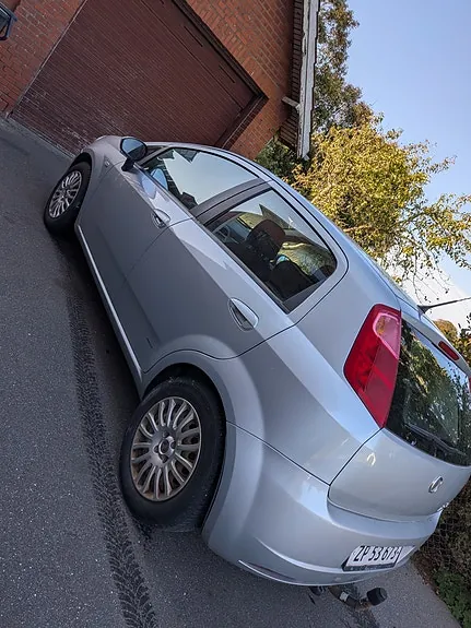 Fiat Grande Punto 2008 photo 4