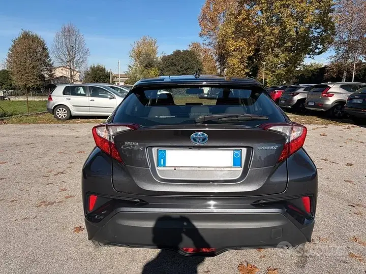 Toyota C-Hr 2018 photo 4