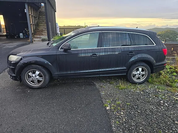 Audi Q7 2012 photo 2