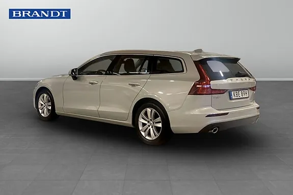 Volvo V60 2021 photo 2