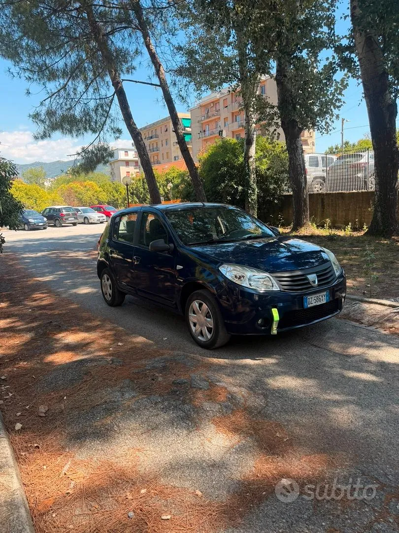 Dacia Sandero 2010 photo 3