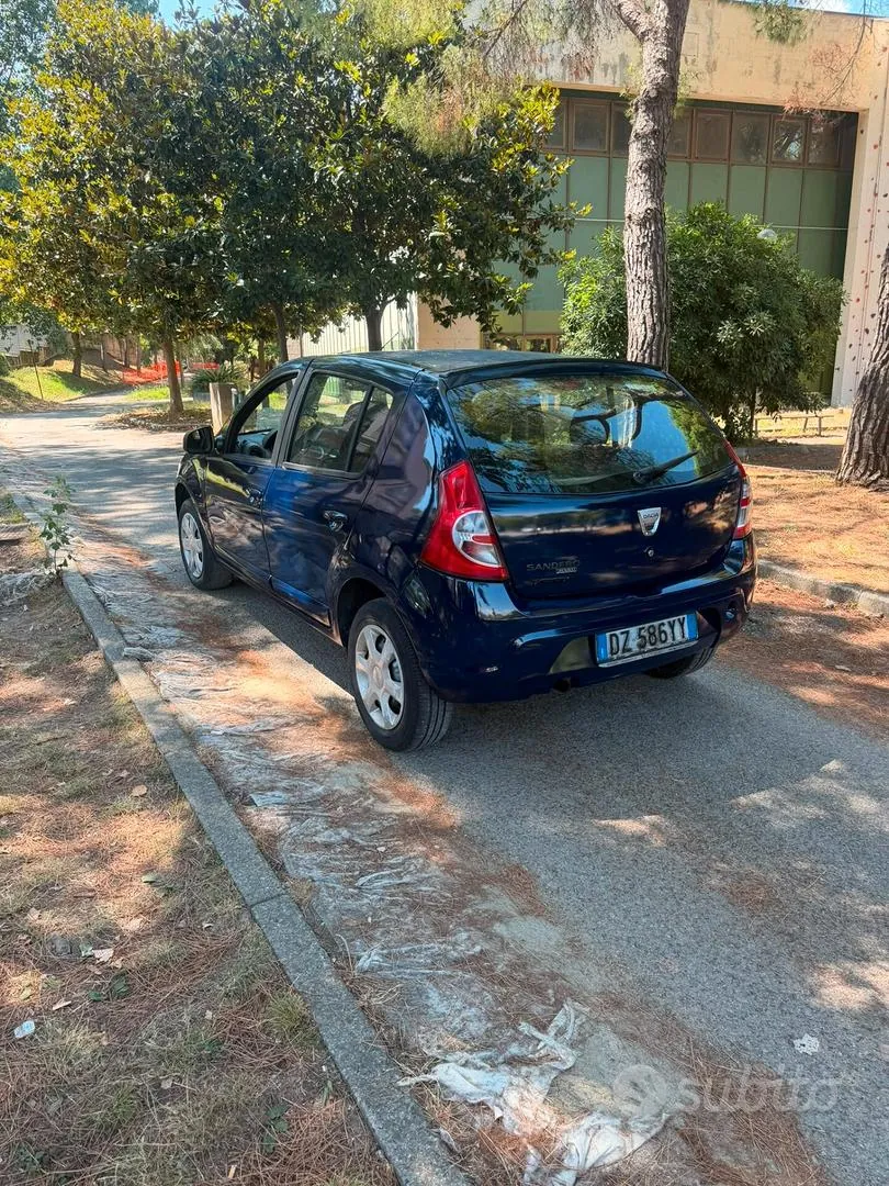 Dacia Sandero 2010 photo 4