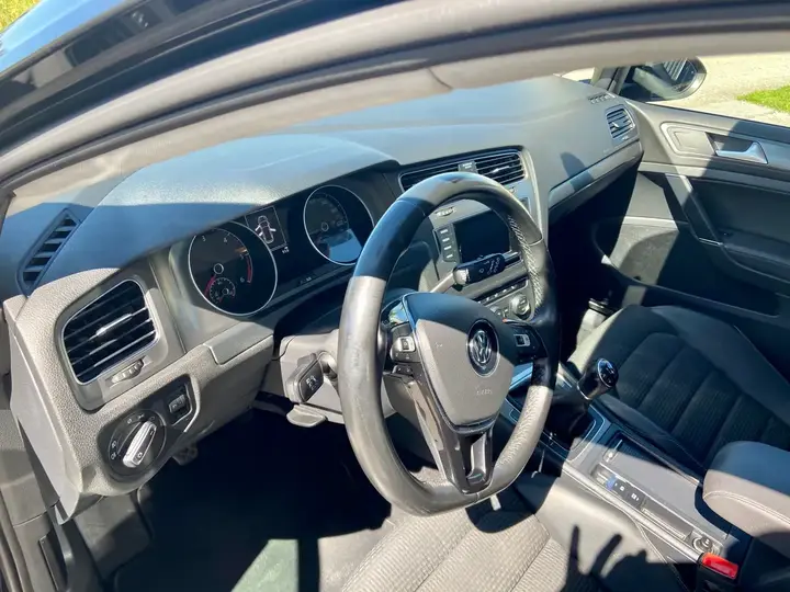 Volkswagen Golf 2013 photo 2