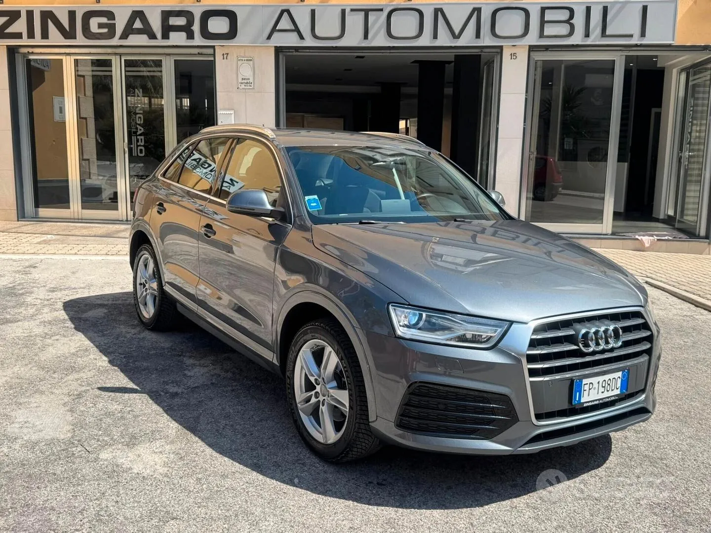 Audi Q3 2018 photo 2