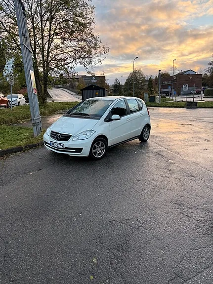 Mercedes-Benz A160 2012 photo 2
