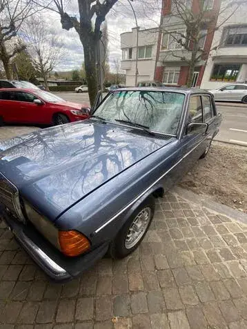 Mercedes-Benz 230 E