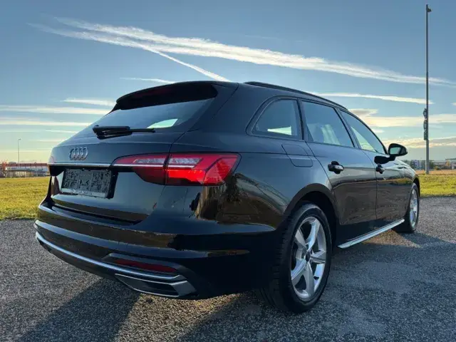 Audi A4 Avant 2023 photo 2
