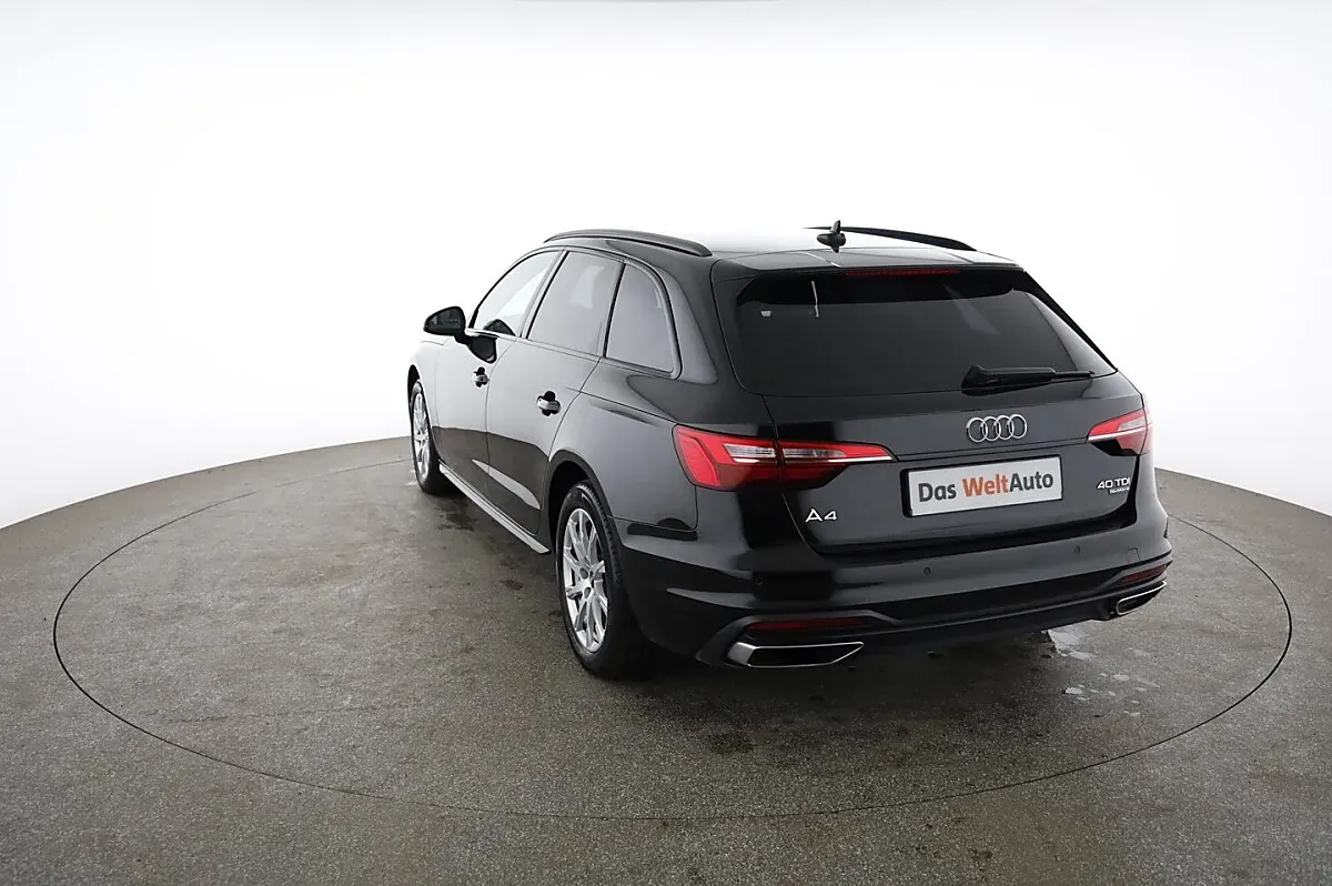 Audi A4 2022 photo 2