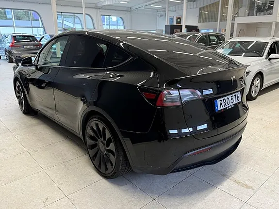 Tesla Model Y 2023 photo 4