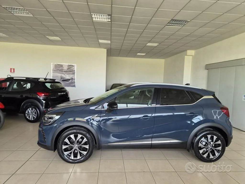 Renault Captur 2023 photo 2