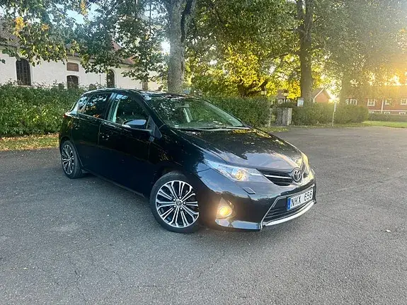 Toyota Auris 2013 photo 5