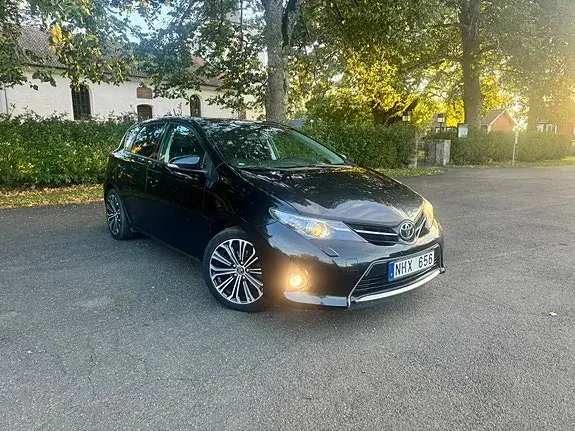 Toyota Auris 2013 photo 2